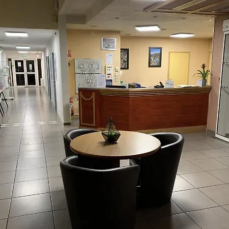 Greet Castres Saix Hotel